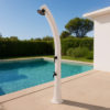 DOCCIASOLARE-RIO-BIANCO-BLACKMATT MPC Ducha Jardín Blanca con Calentamiento Solar Curva en Polietileno HD Ideal para Jardín y Piscina Altura 226 cm Tanque de 25 Litros Con Lavapies y Accesorios de Bronce Modelo Rio