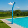 DOCCIASOLARE-RIO-BLU-BLACKMATT Ducha Solar Exterior Azul Blackmatt Curvada Starmatrix Rio 22l Con Lavapies Polietileno Blanco 226 Cm Ideal Para Jardín Piscina Camping Terraza Ducha Solar Piscina y Ducha De Jardín Para Exterior