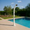 DOCCIASOLARE-RIOXXL-BIANCO-BLACKMATT MPC Ducha Solar Blanca de Polietileno HD Estructura Curva con Serbatoio de 40 Litros y Accesorios Negras Ideal para Jardín y Actividades al Aire Libre Modelo Rio XXL Blackmatt