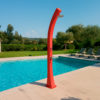 DOCCIASOLARE-RIOXXL-ROSSO MPC Ducha Solar de Jardín Roja Agua caliente gracias al sol 226 cm de altura rociador redondo de 1524 cm depósito de 40 litros y lavapies modelo Rio Xxl