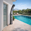 SS0970-BLACK Starmatrix Ducha solar exterior aluminio Nero RAL9004 con fascia inox depósito 40 L y mezclador SS0970-BLACK